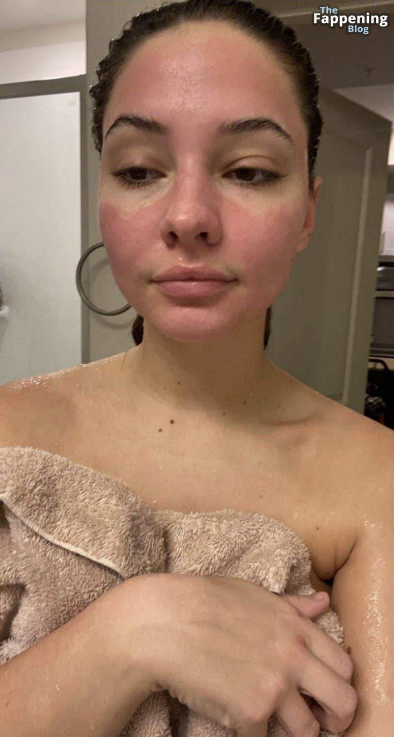 Madelyn Cline (Sarah Cameron from the Outer Banks series)