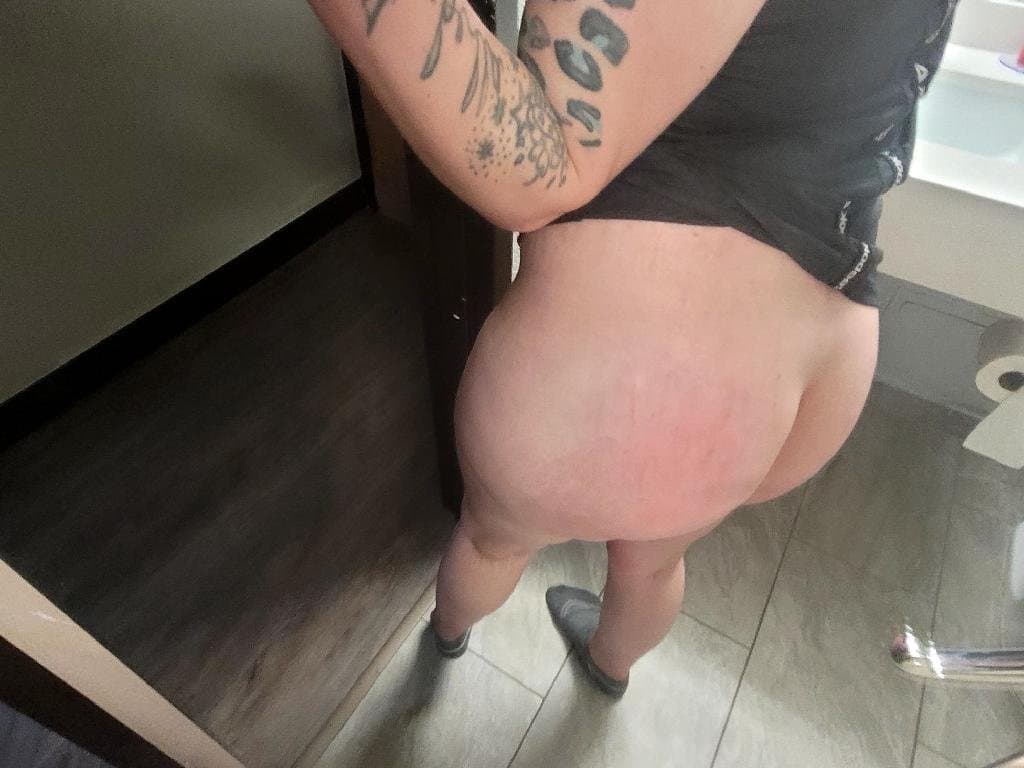 Cashapp Gloryhole Slut Hannah, Call or text her for phone sex.