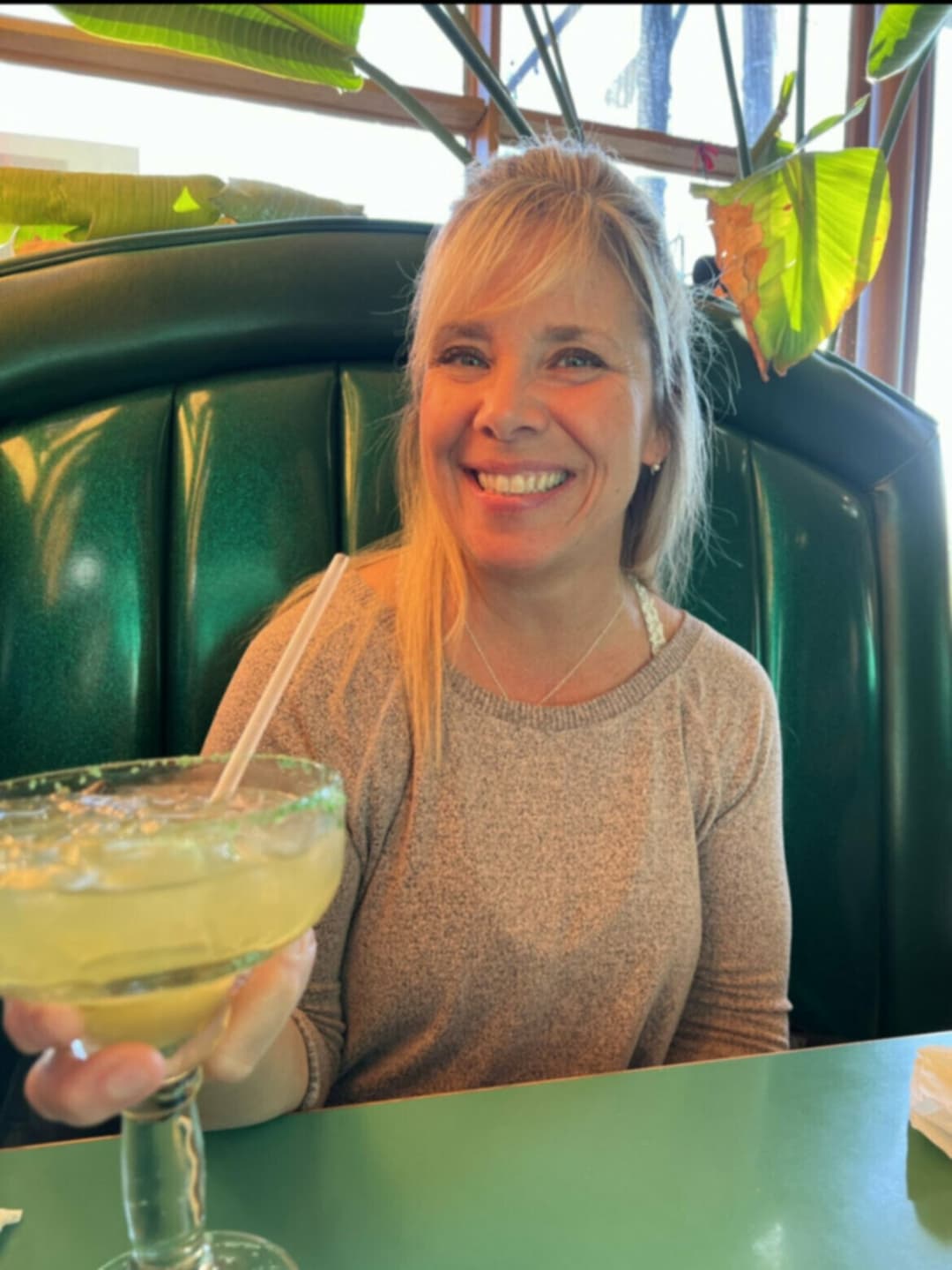 Amateur milf Carol knows her role