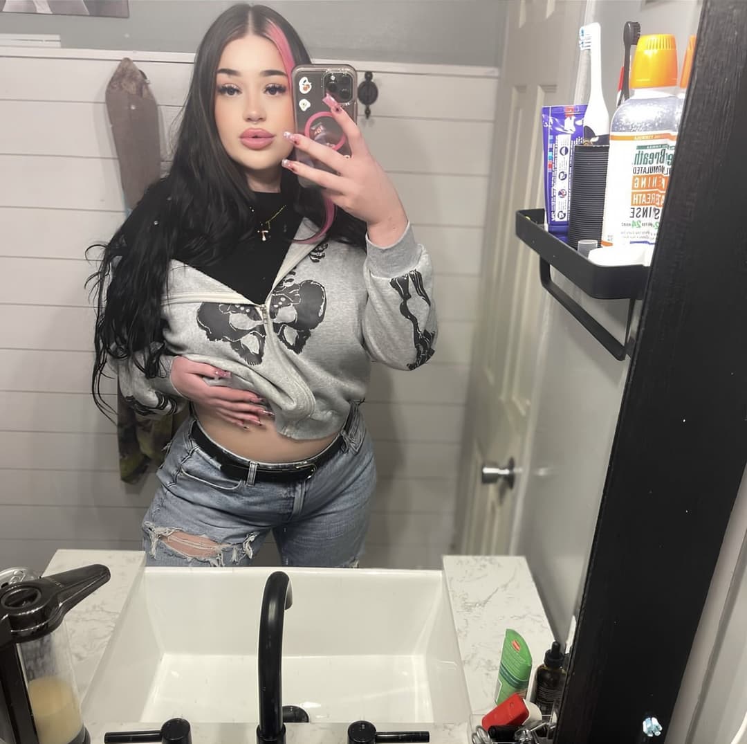 Goth Bimbo Teenager Mercedes