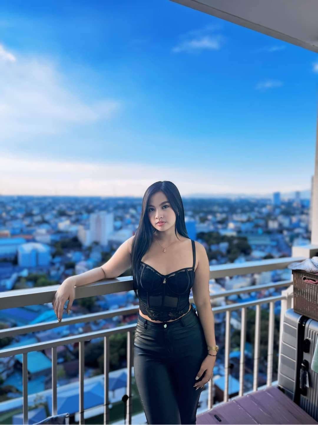 Kyla, 19 | Slim thick Asian babe shows off her curvy ass and hot tits