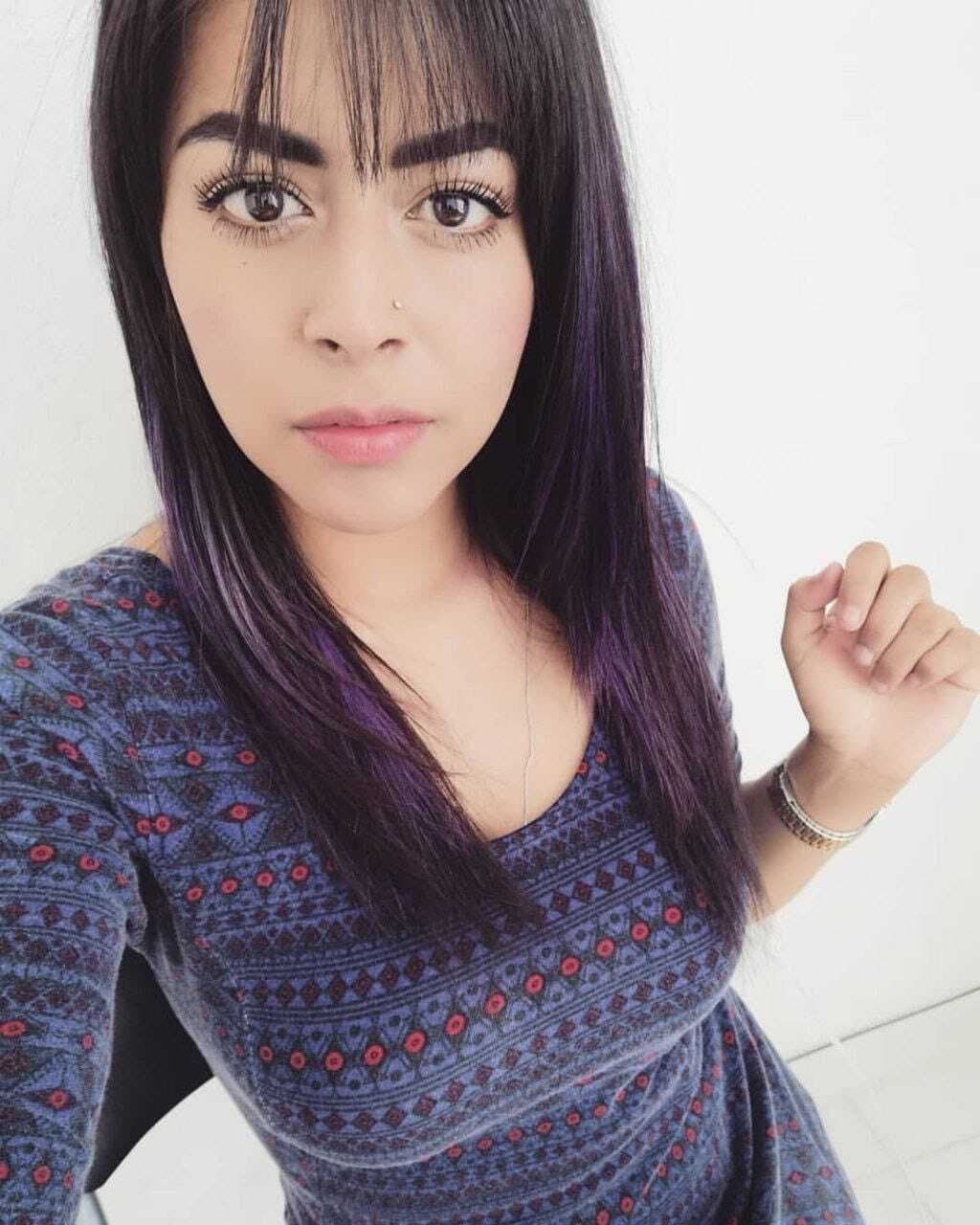 Sahara de 24 años tiene un delicioso culote, su posición favorita. Es darse de sentones en la vrg