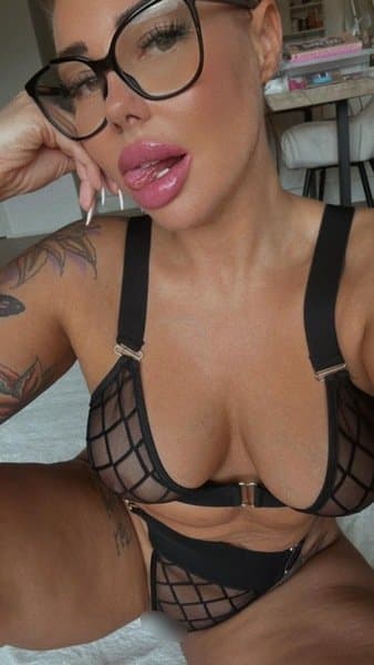 Feuchte deutsche Muschi Lina in Frankfurt