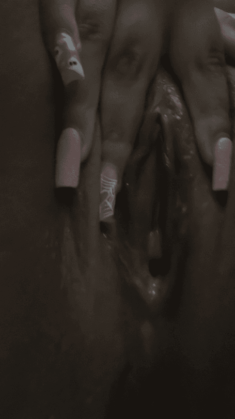 Click to view full size Dum bitch Nadia shows off