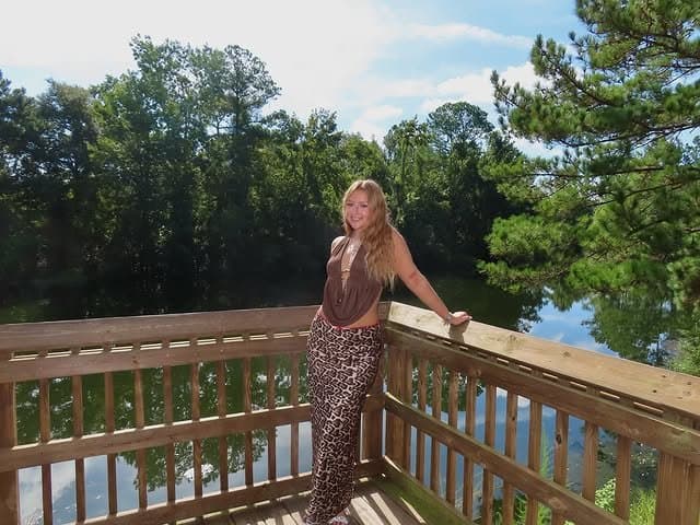 Click to view full size Sexy bubble butt teen Calista