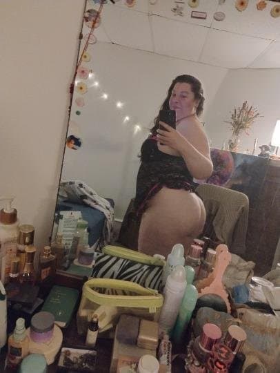 REAL MOMS PHONE. Bestfriends drunk mom passed out so friend went thru her phone