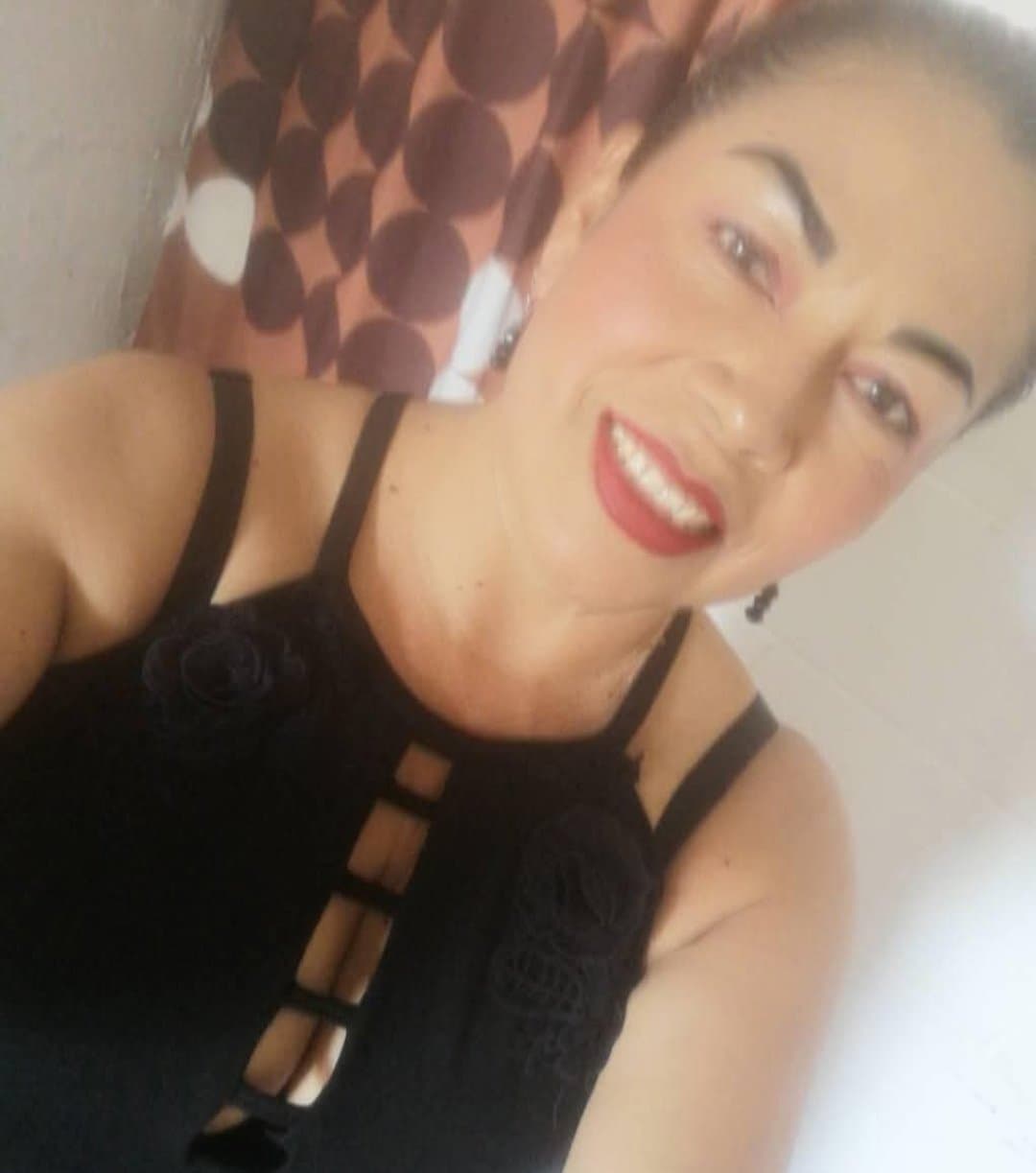 Mi tía guadalupe tiene una mirada tan dominante que hace que sea su perrito