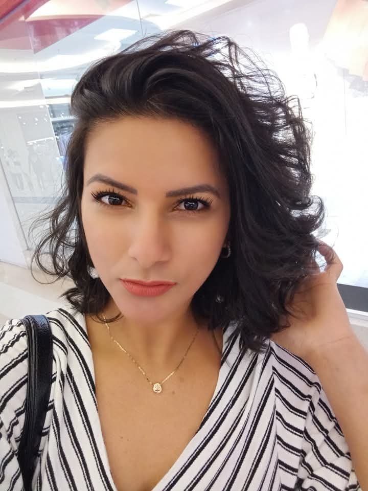 Casada Putinha teve seu vídeo vazado pelo seu comedor o cara comeu o cu no pelo e ainda gozo dentro