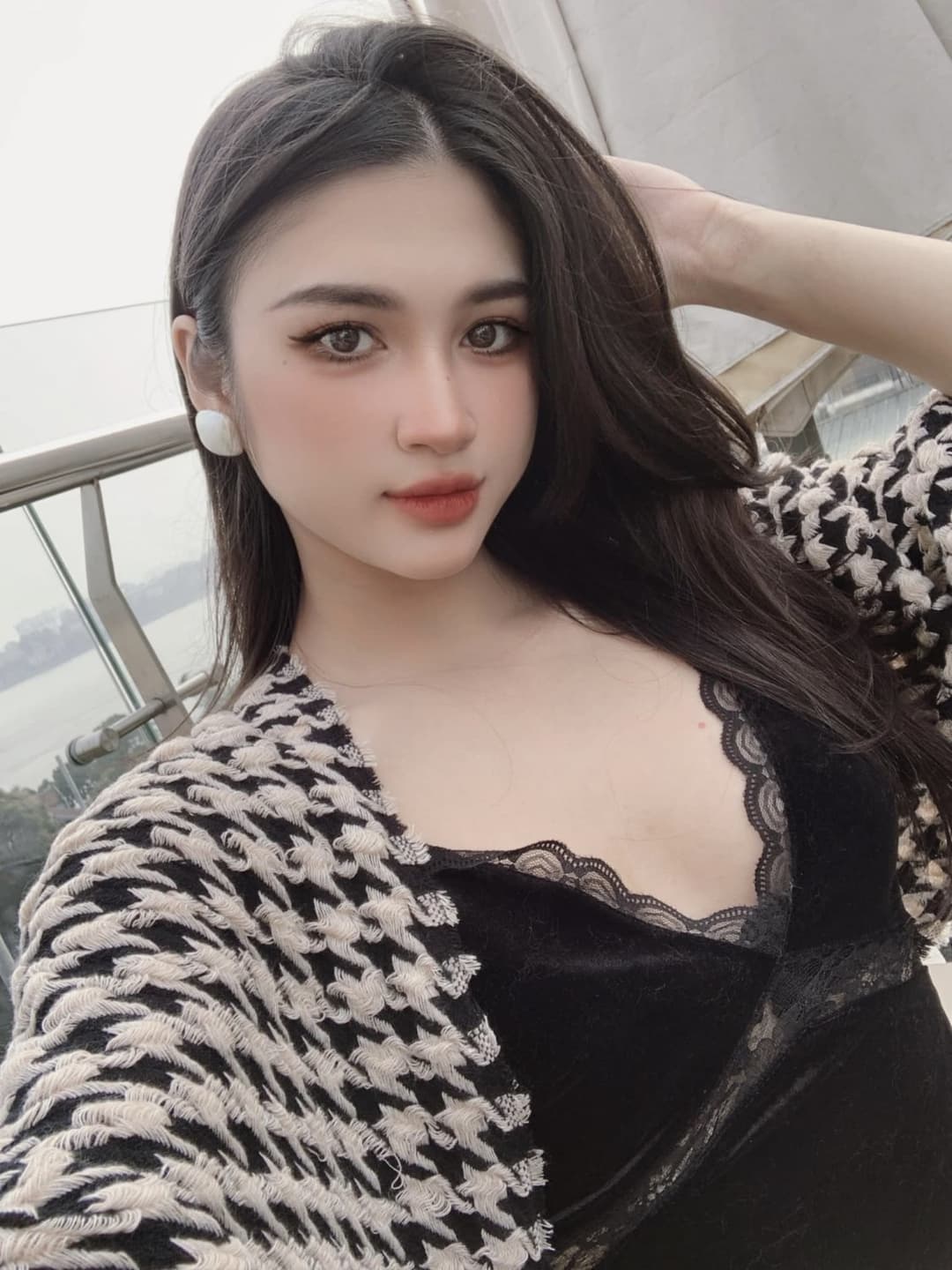 Pretty Asian VietNam Girl Voyeur HiddenCam Toilet Shitting.