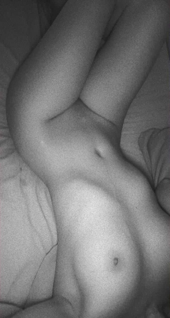 Another German Snapchat Slut sends me hot snaps