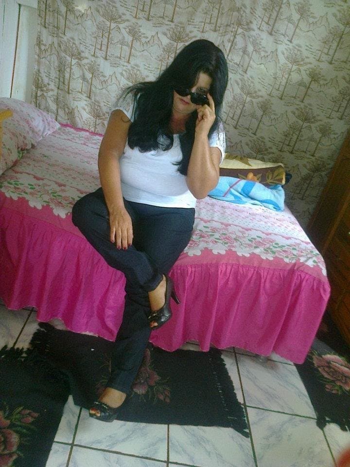 Tia Neide me pediu pra levar ela no motel para ela tirar umas fotos sexy .Eu devia ter comido ela?