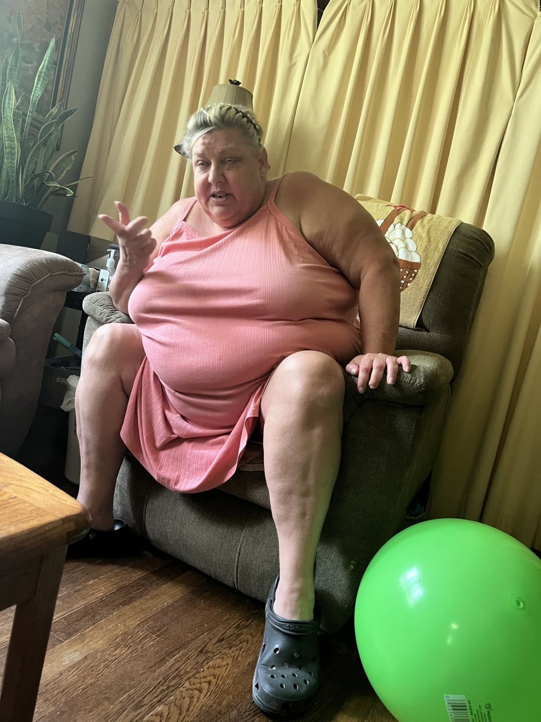 Real ssbbw mom candid too fat to stand and cook but fat enough to fuck