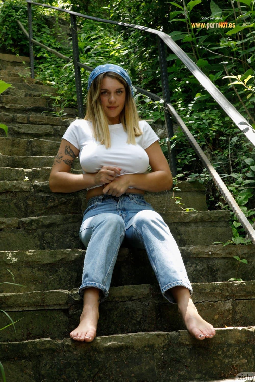 Hermosa gabbie en un tour por su casa de campo