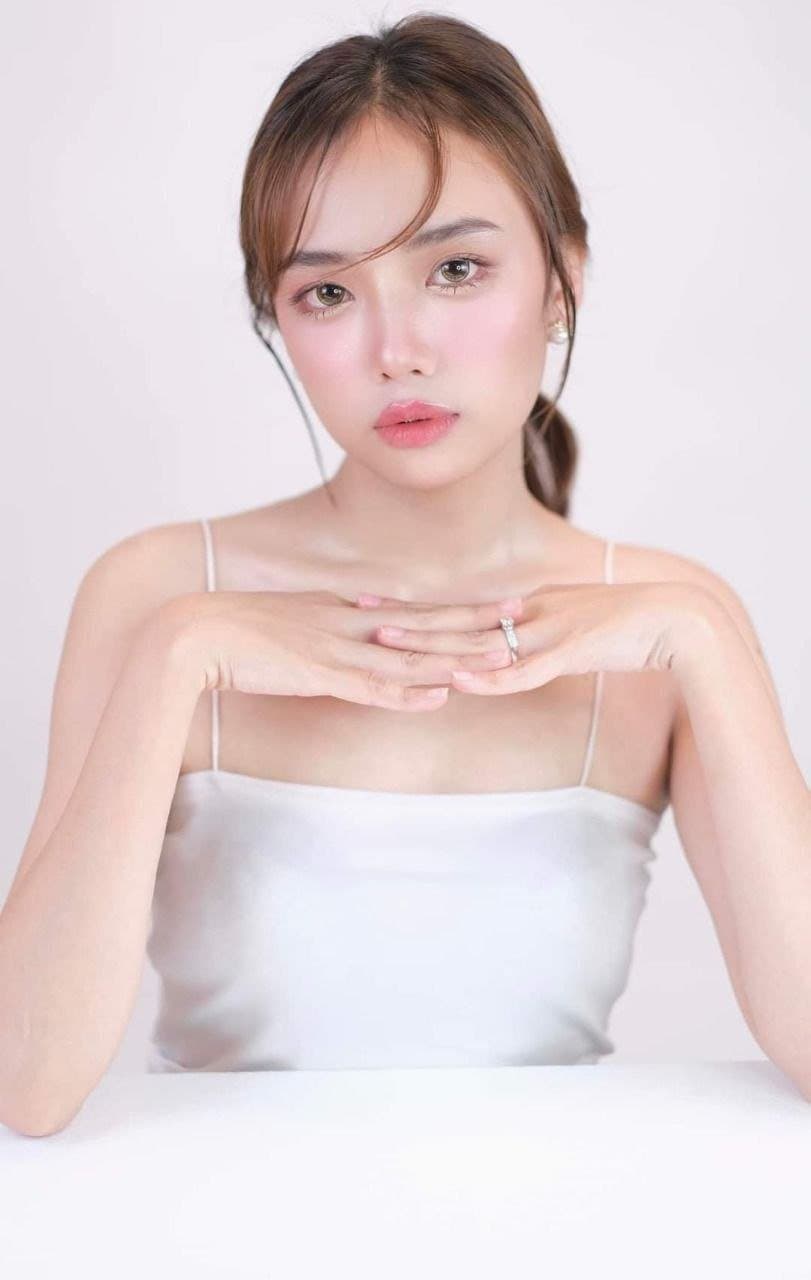 Khmer cute girl call show Big breasts, big penis