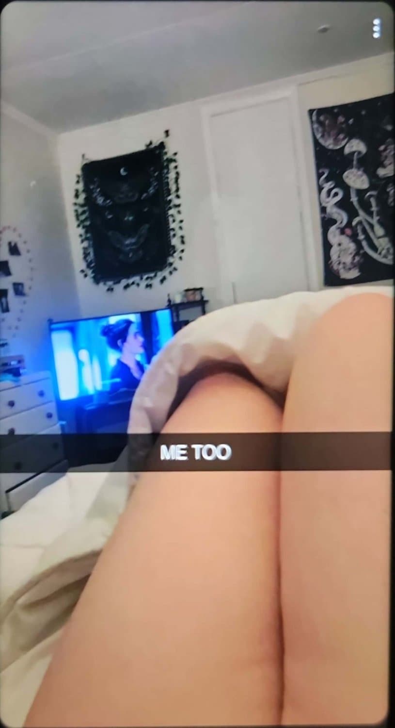 White slut shows off her body 18 years old new zeland