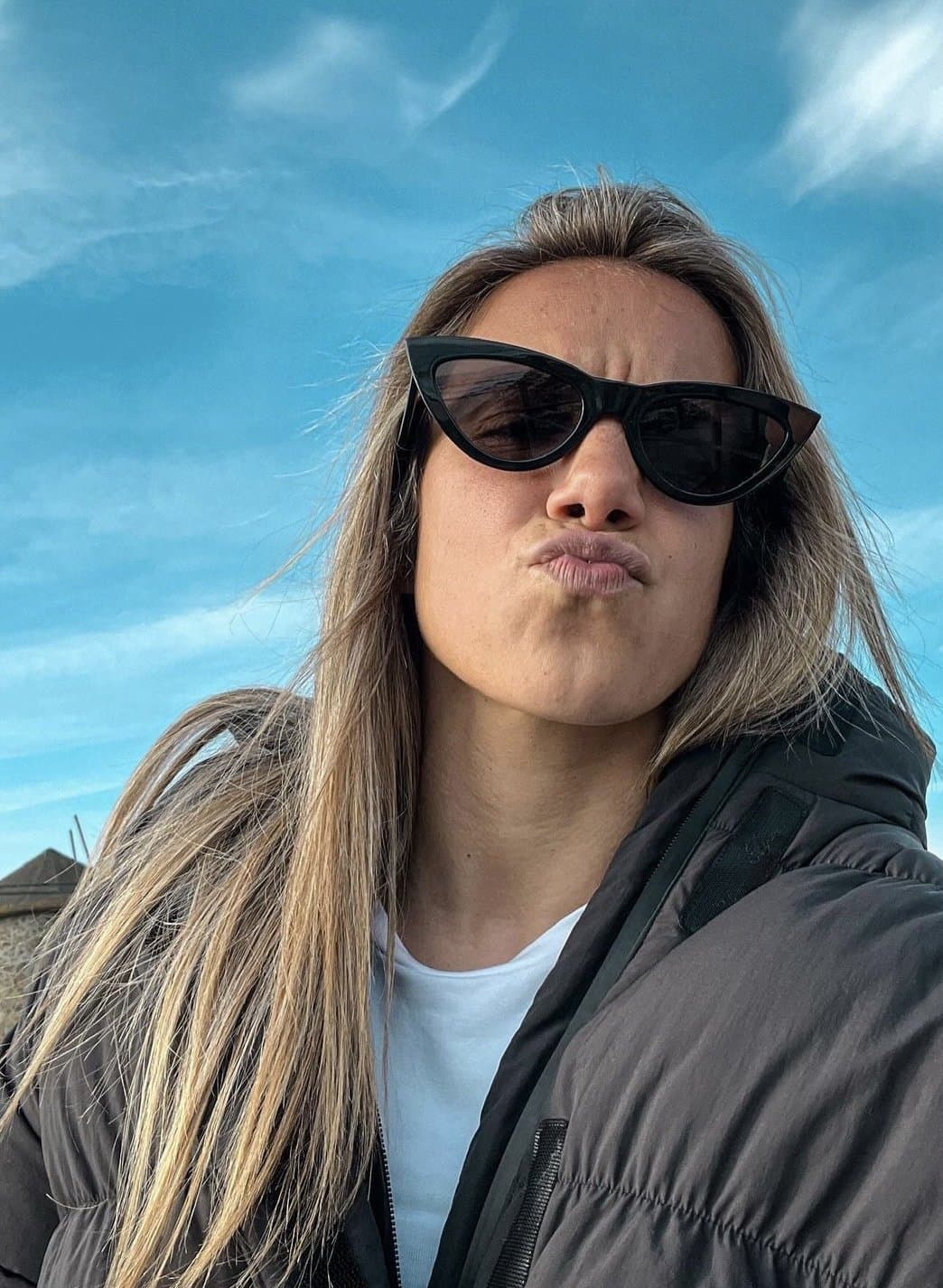 Lucia Alves player football