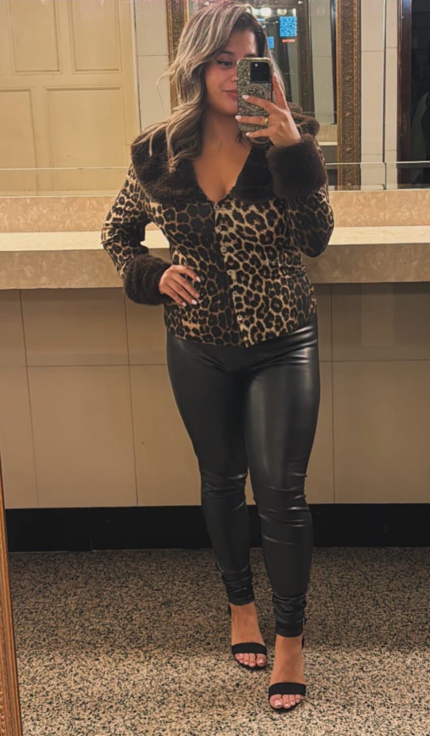 Anyone know this big Titty Latina Jube?? DM if know her or got anything on her Chicago area