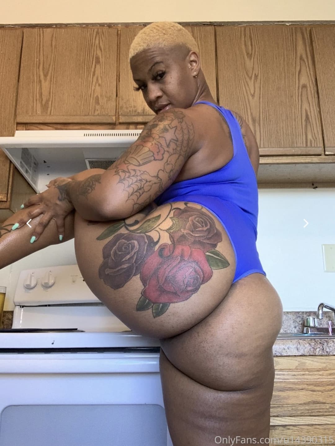 Blonde Ebony dark skin curvy body short hair buzz cut tomboy