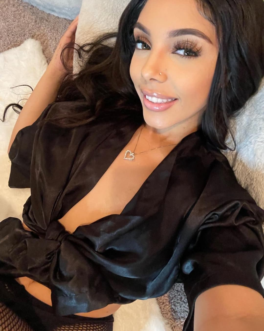 Sexy ebony stripper plays with juicy pussy