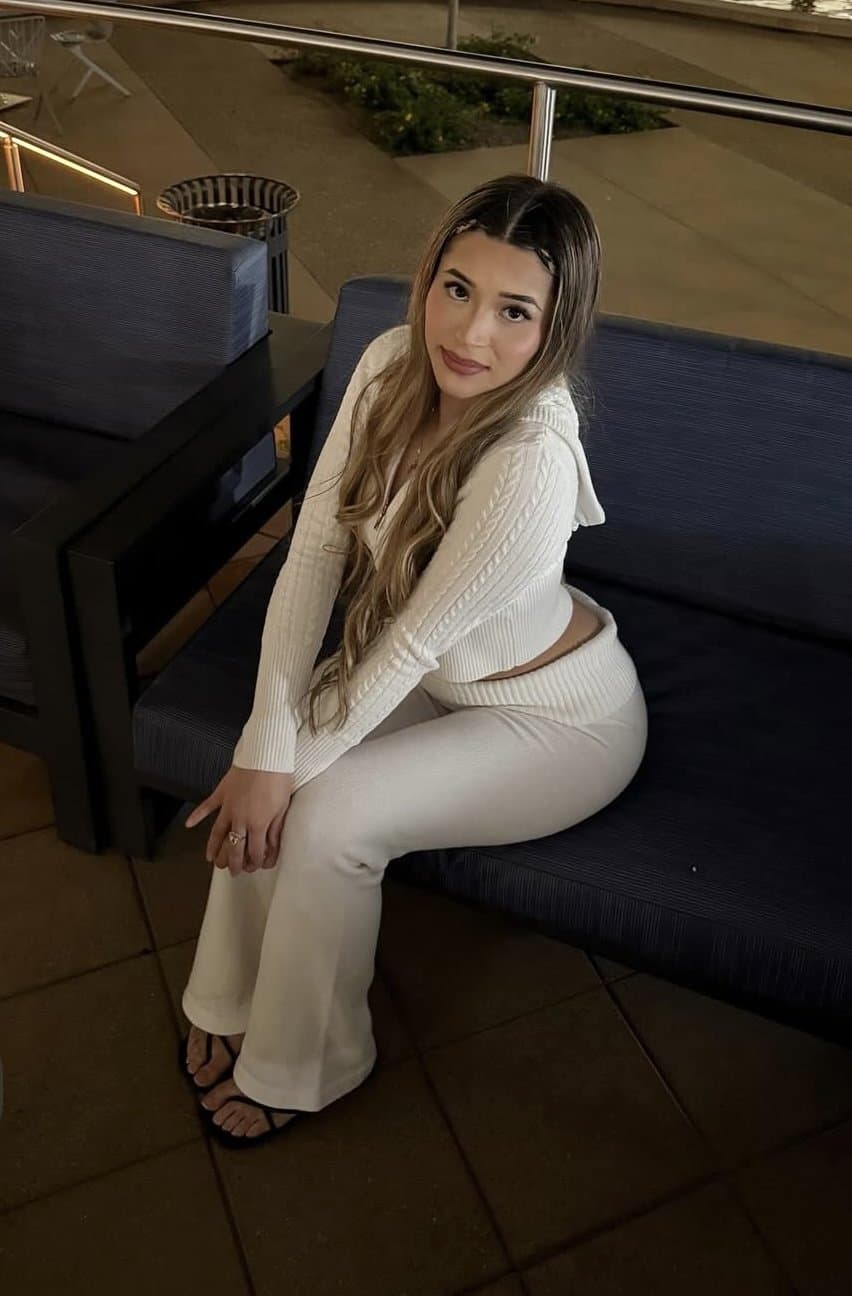 Pretty Face Pretty Feet AZ Latina