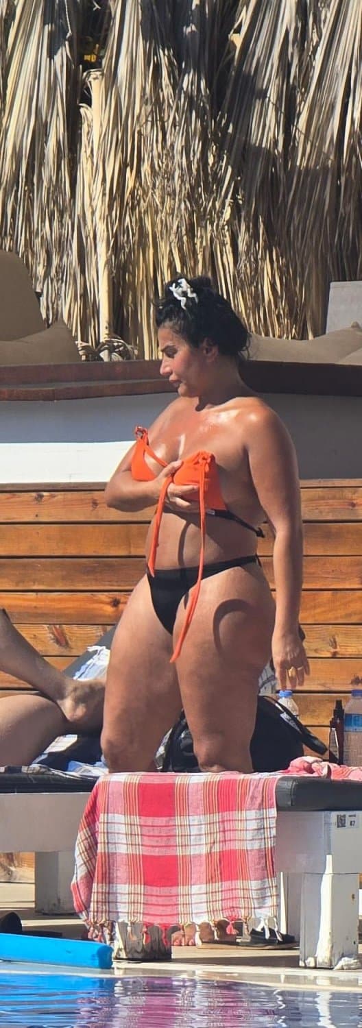 Pool side fat ass slut creepshots