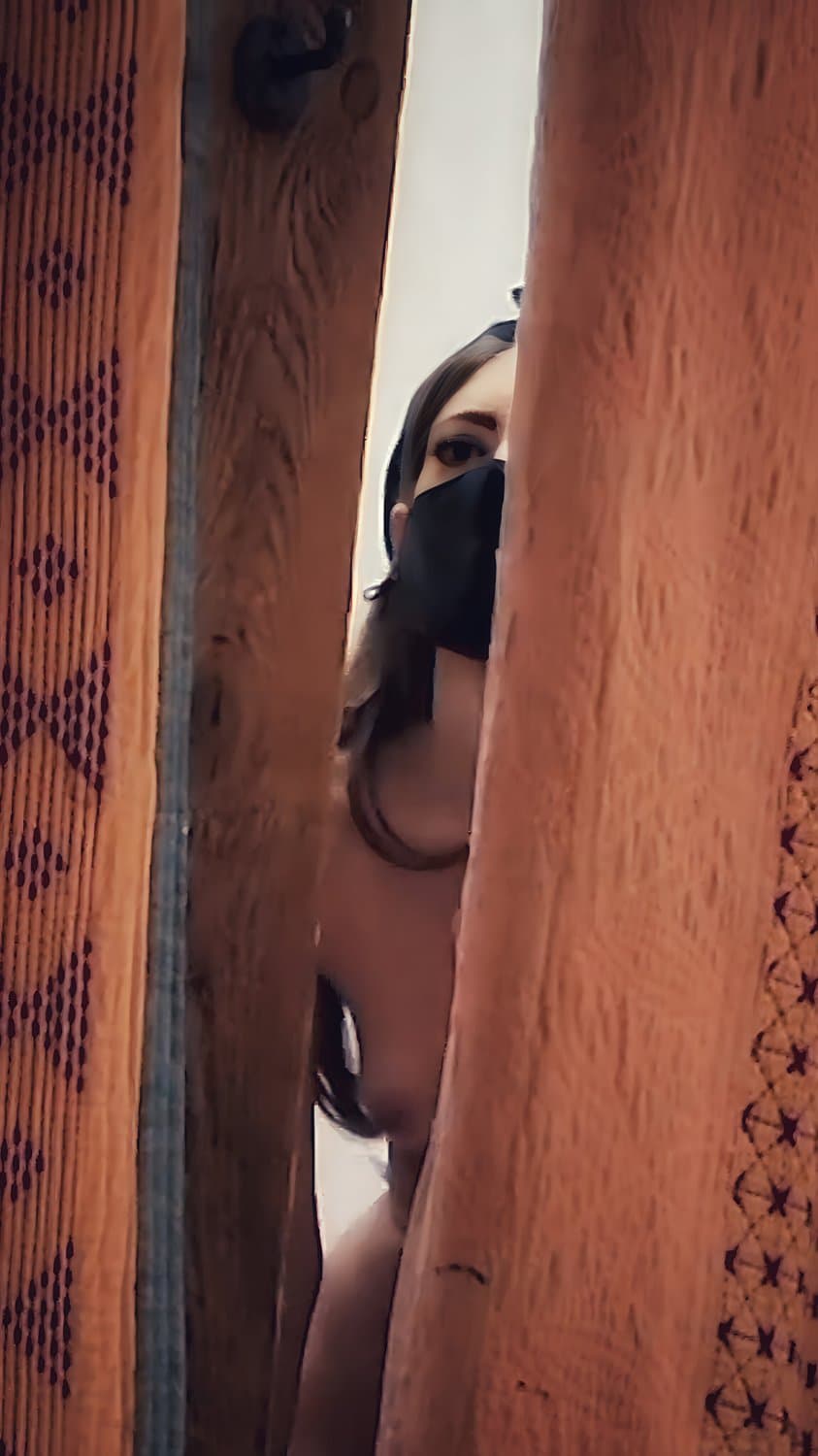 I let my friend peek while changing clothes in store