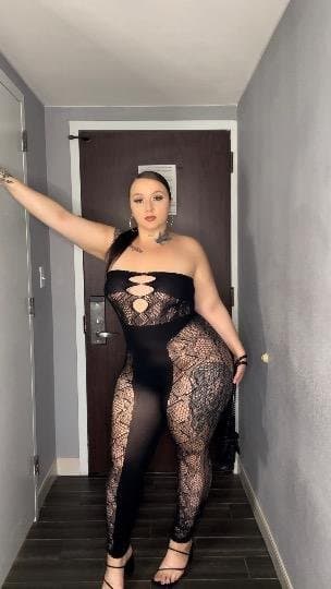 Sexy White Escort Bust That I have fuck this month