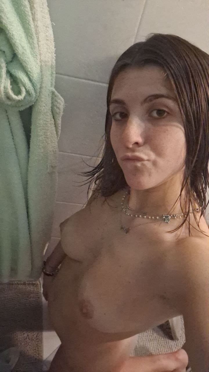 25 y/o Italian Loves Anal