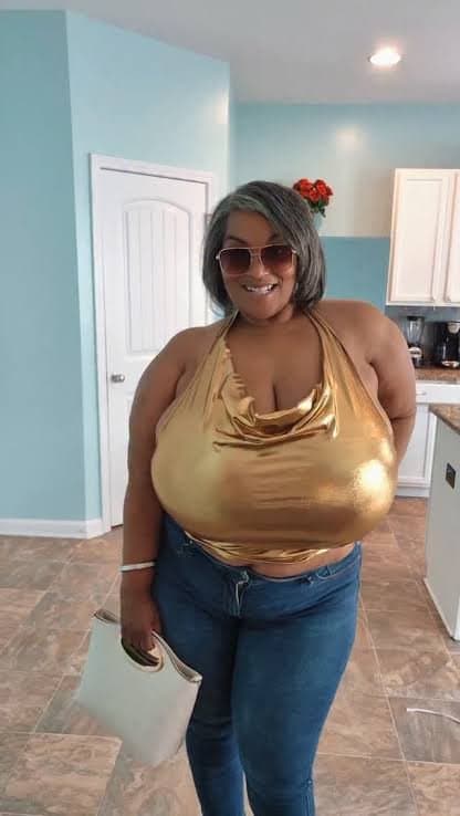 Click to view full size Mature Milf With Super Sized Titties I Want Her Bad Bad& I Would Not Pull Out