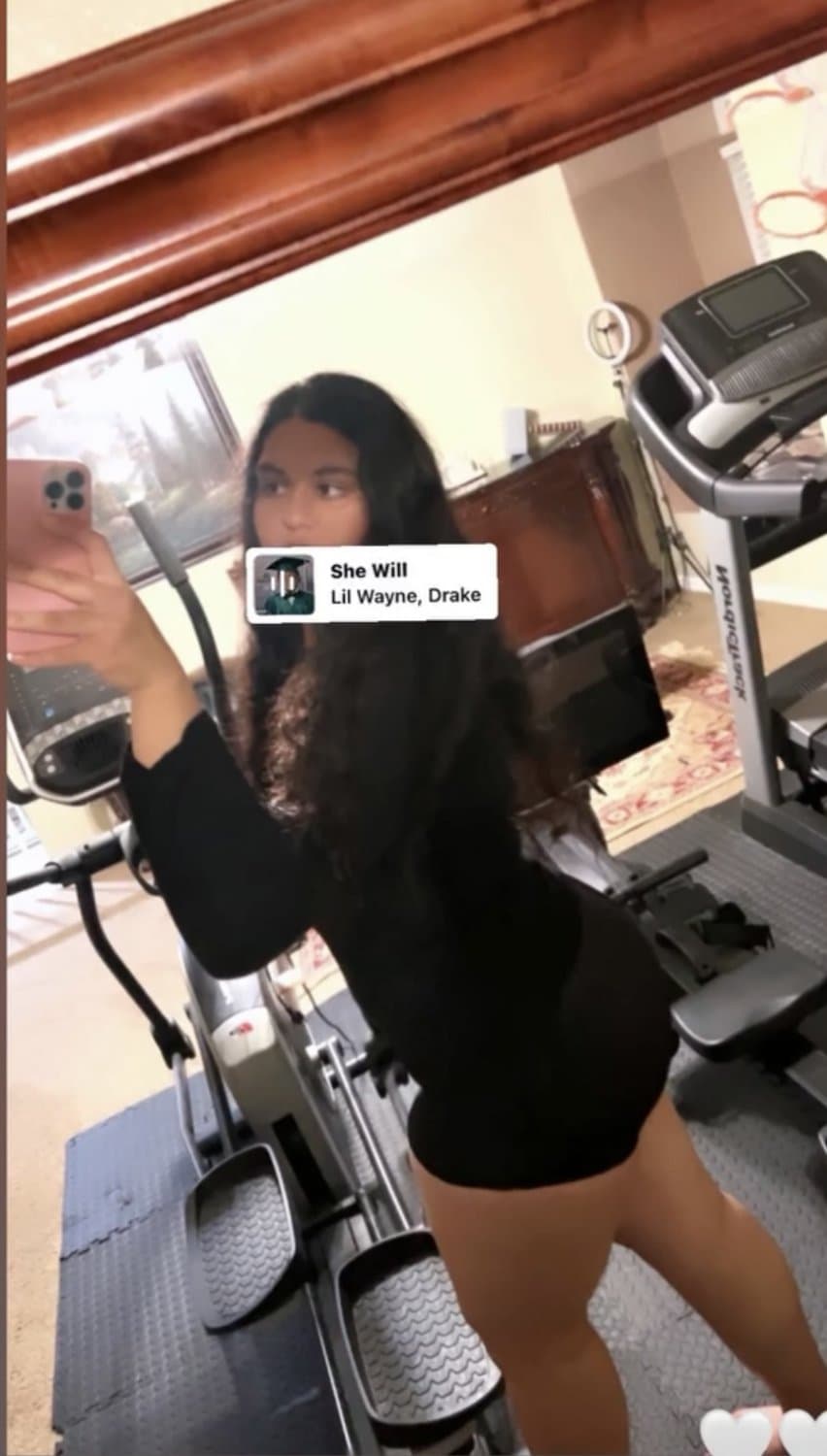 Sexy NRI Indian teen with ugly face but biggest ass ever ??