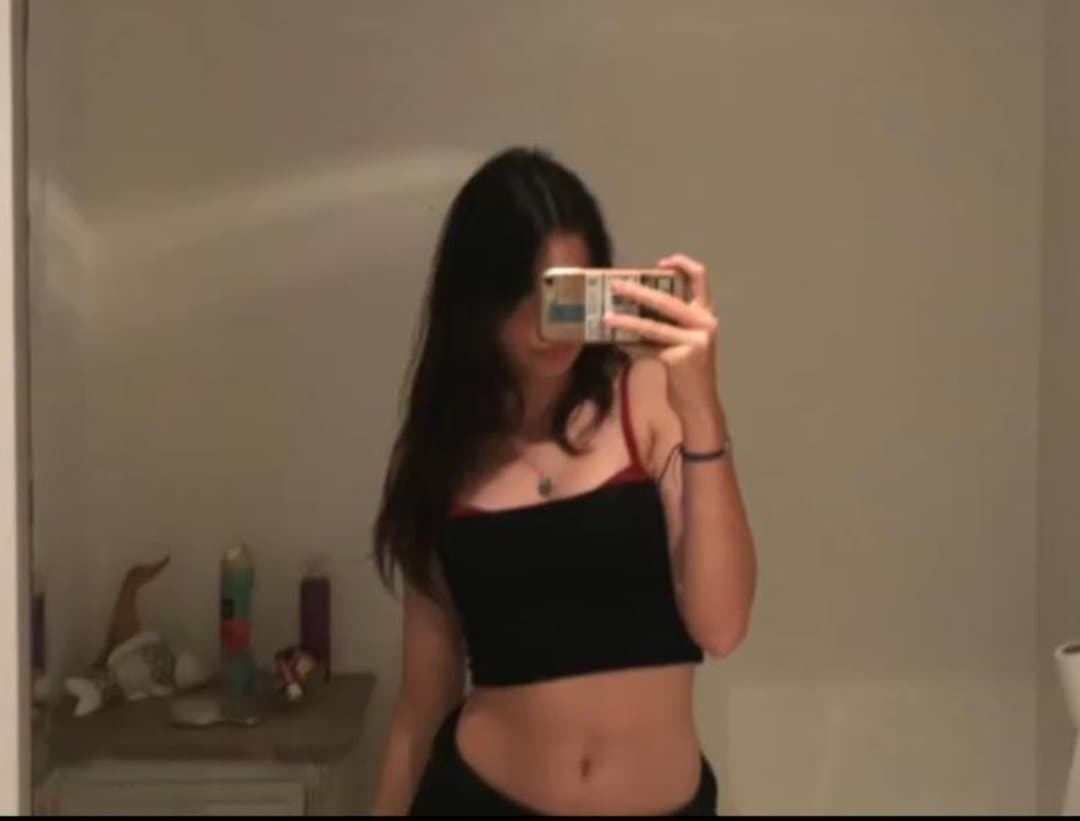 18yo Annabel loves to show off her teen body ;)