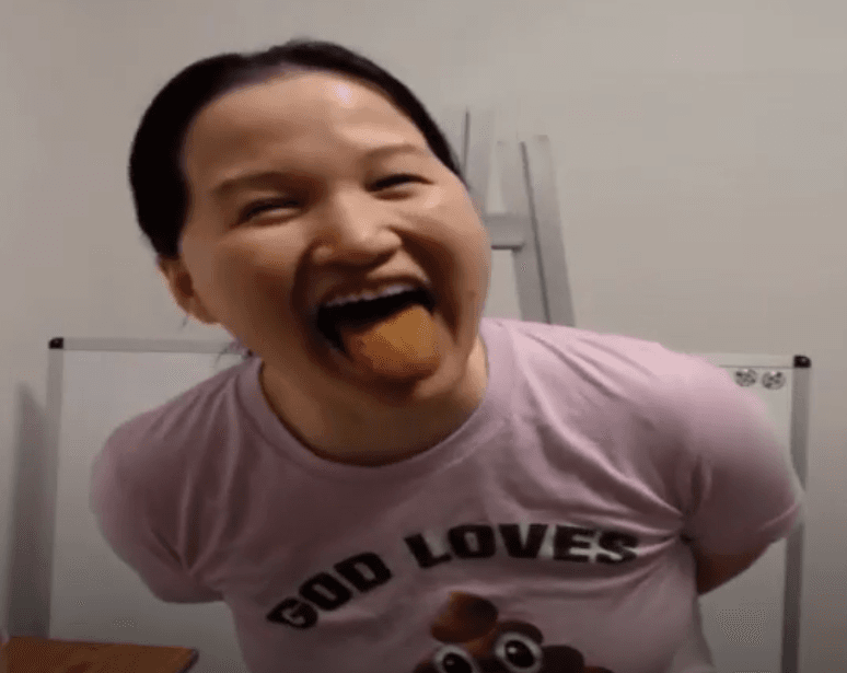 Click to view full size Della Nguyen: The Legendary Shiteating Queen (Archives)