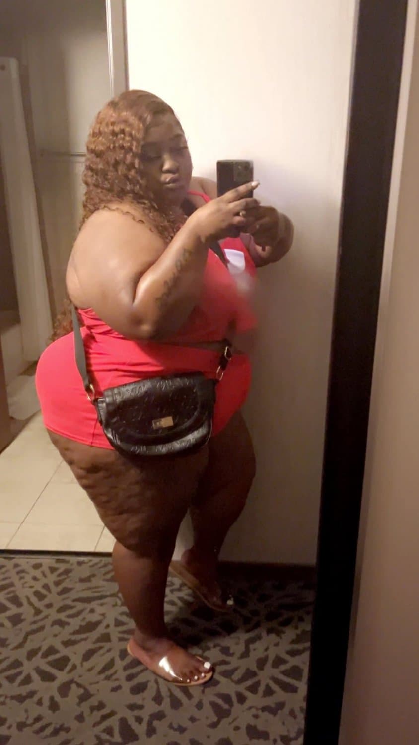 THICK HUGE CHOCOLATE SEXY CHUNKY EBONY SSBBW BBW BIG OLE JUICY ASS GOONER MATERIAL
