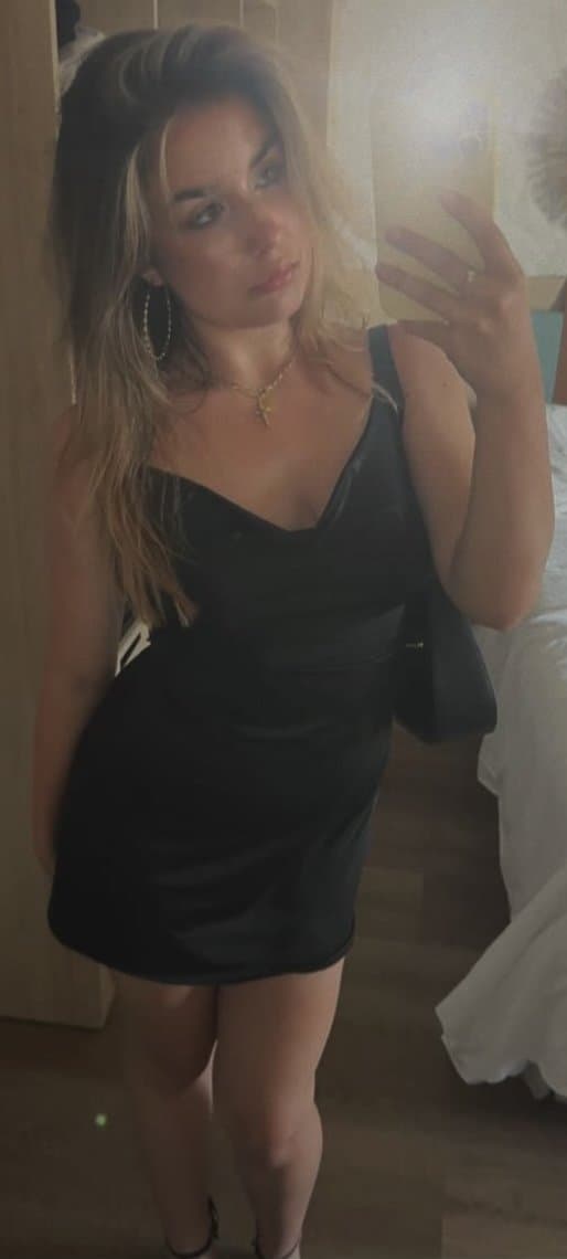 Trib her pls, dm me with pics & vids (only use these pics)