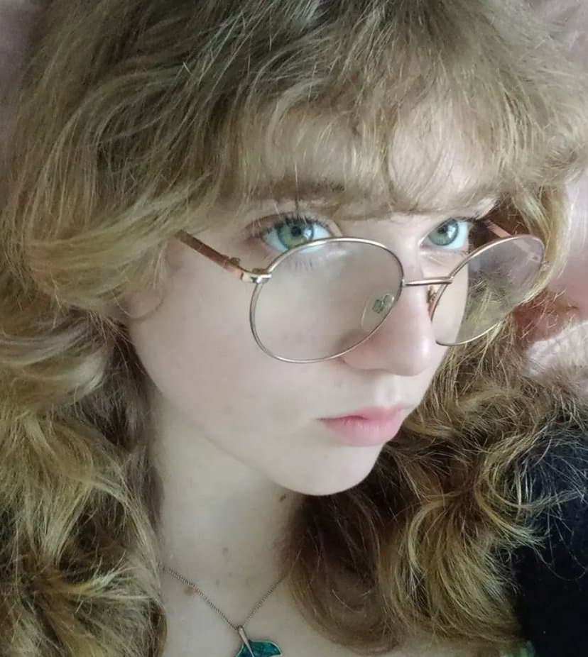 Teen Zoe ass closeup