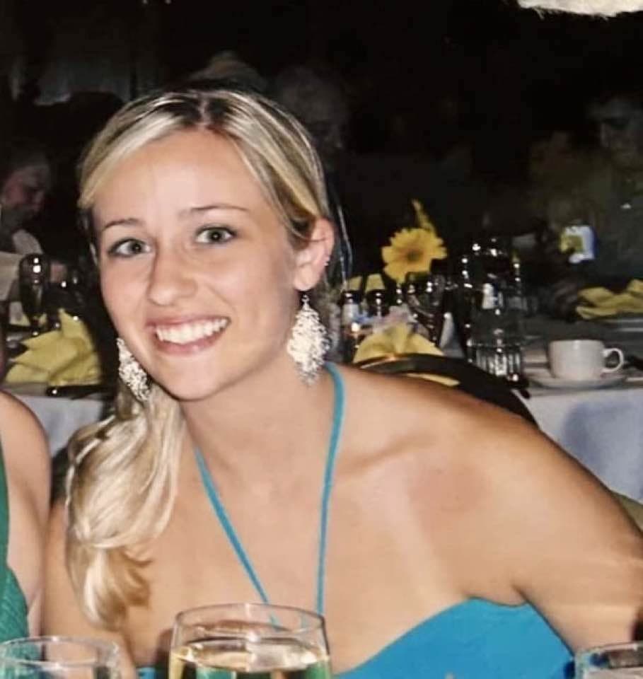 Liz pics. Big tits. Fat ass. On/off. And Clothed pics.