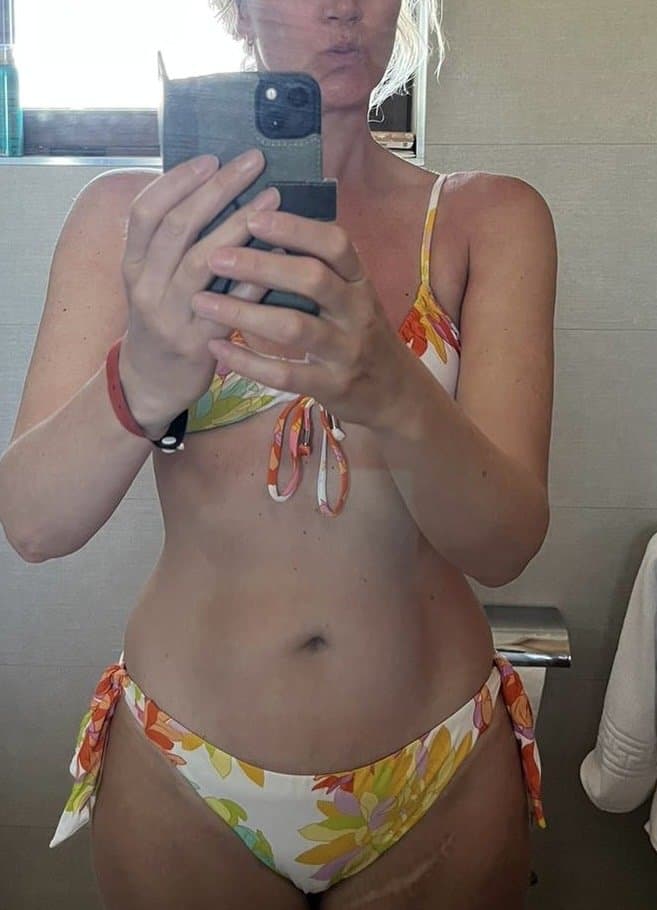 Amateur webslut Lena nude selfies