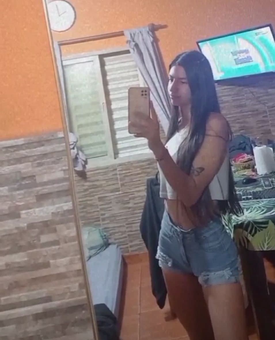 Flaca linda turrita culona mostrando su Concha depilada sabrosa (Aporte de seguidor)