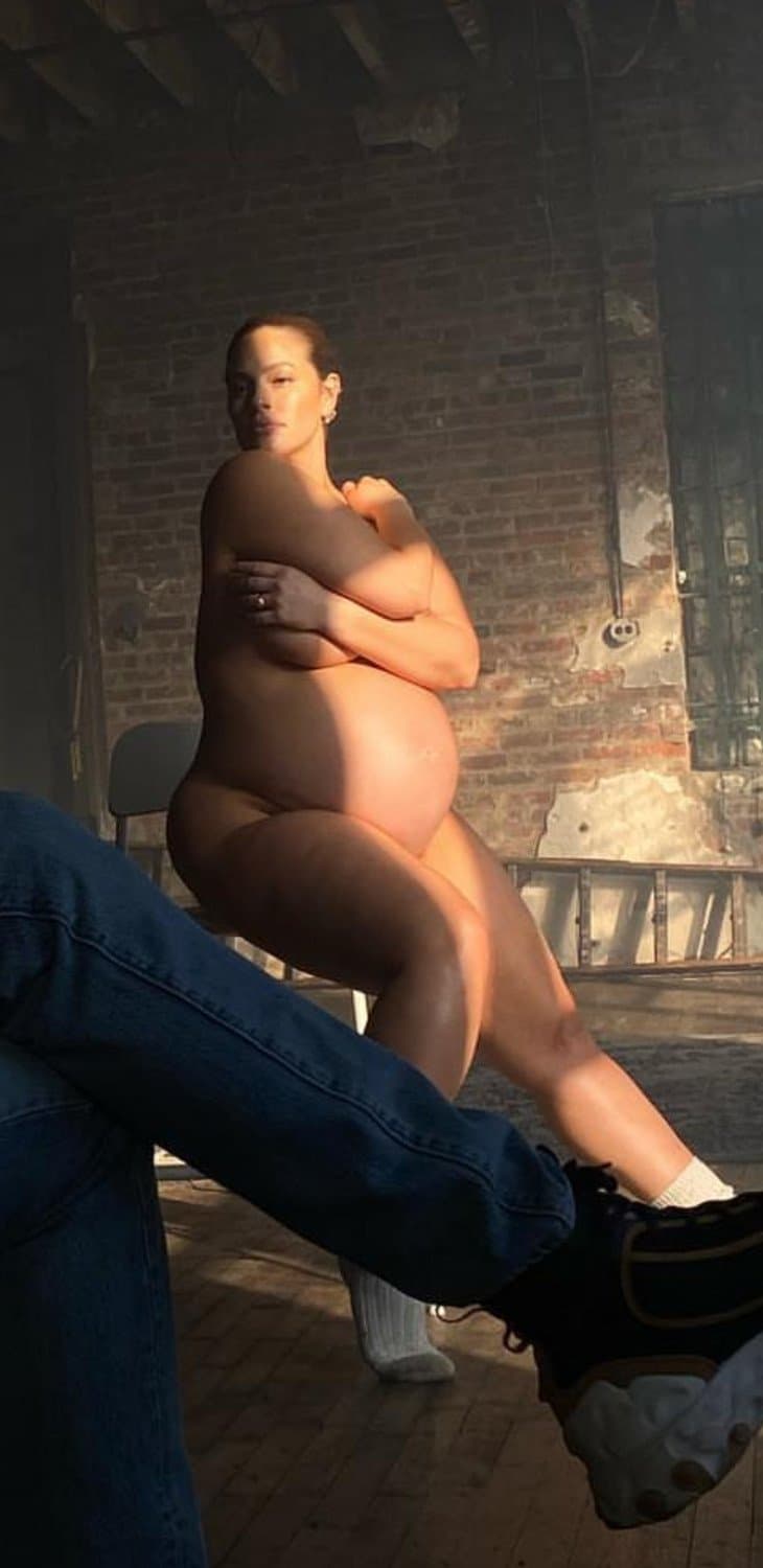 Request.. 38yr old Model, TV Host.. <> Mom of 3.. <> Re-known PlusSize Model in the fashion industry