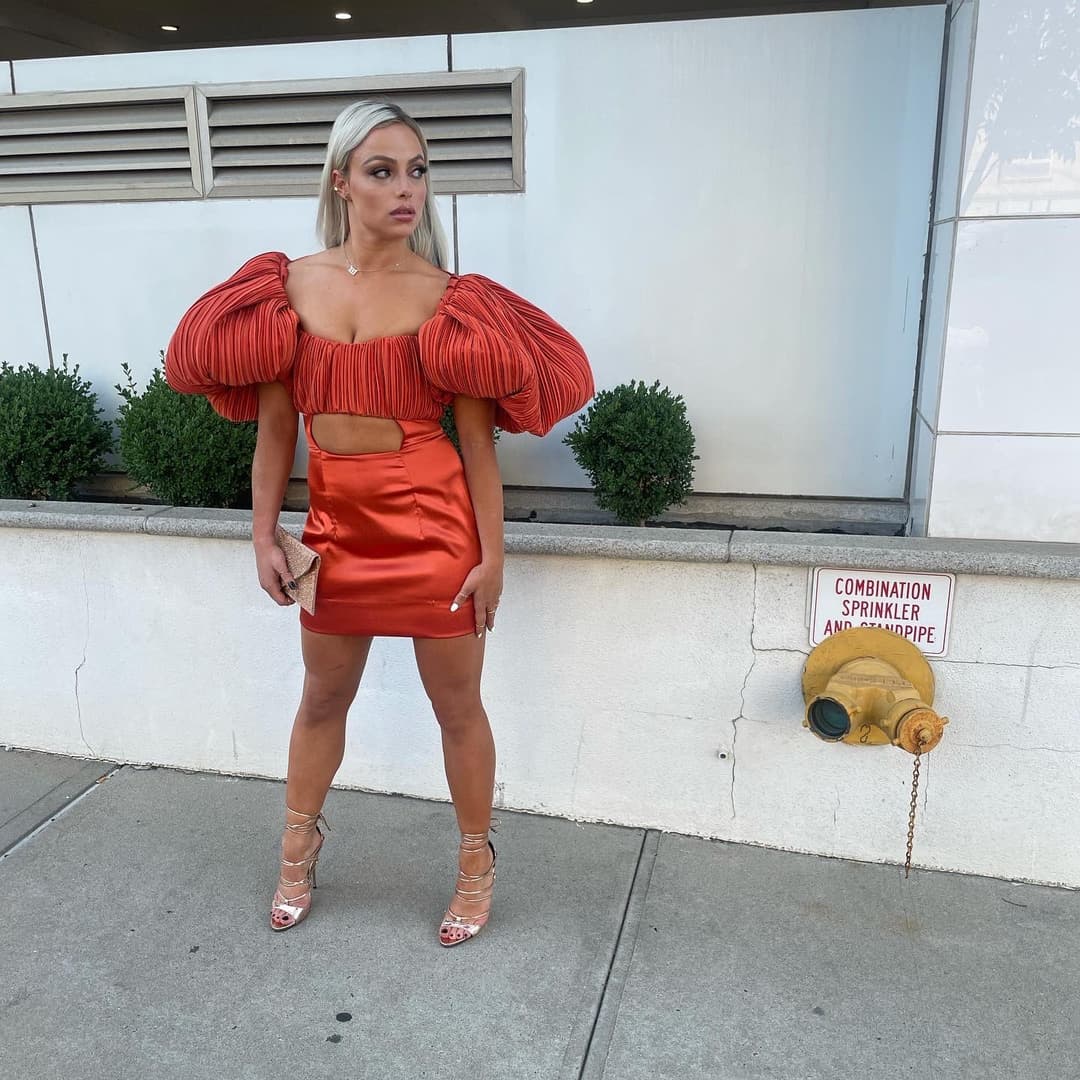 Cute & sexy Wrestling lady ??