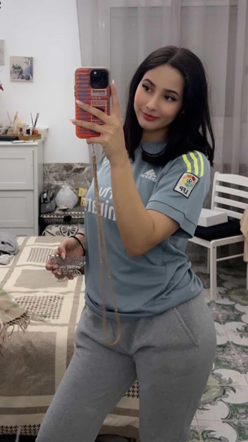 Shy algerian IRL whorthy of your cum