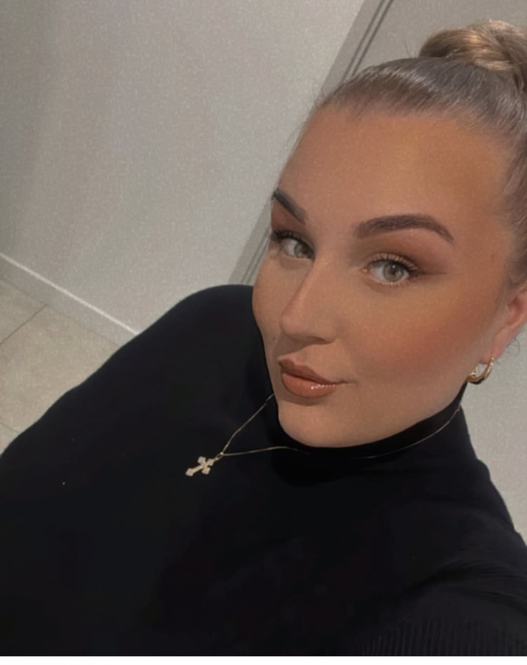 Kik fitfunseeker to discuss this blonde Aussie bbw and her fuckable face and DSLs. Tribs, edits, cap