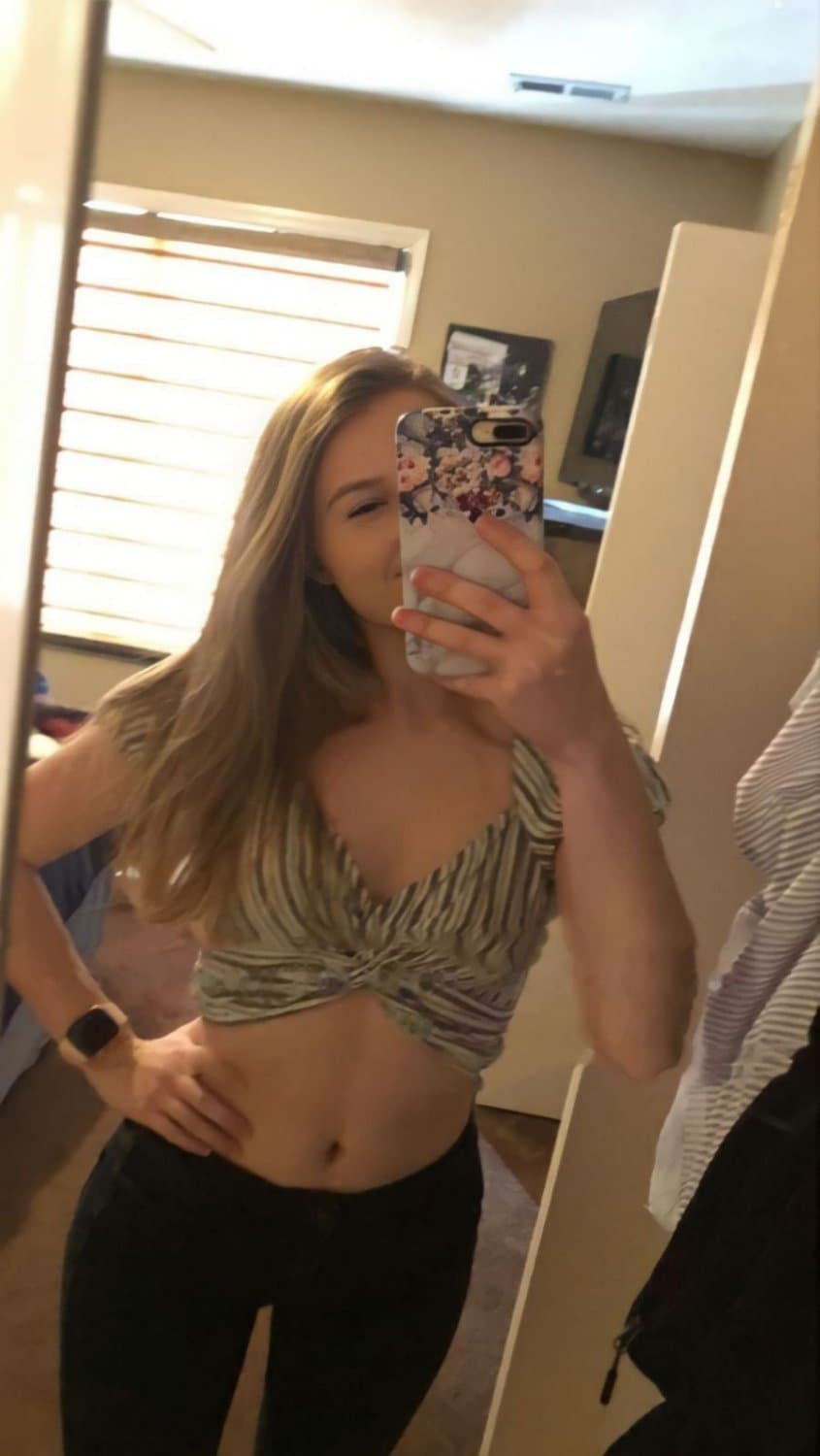 Petite Kik slut Mckenzie here to drain some cocks