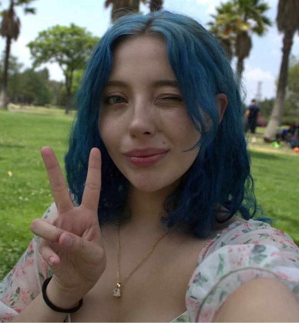 Simone una jovencita culona de 22 años convertida en una zorra web