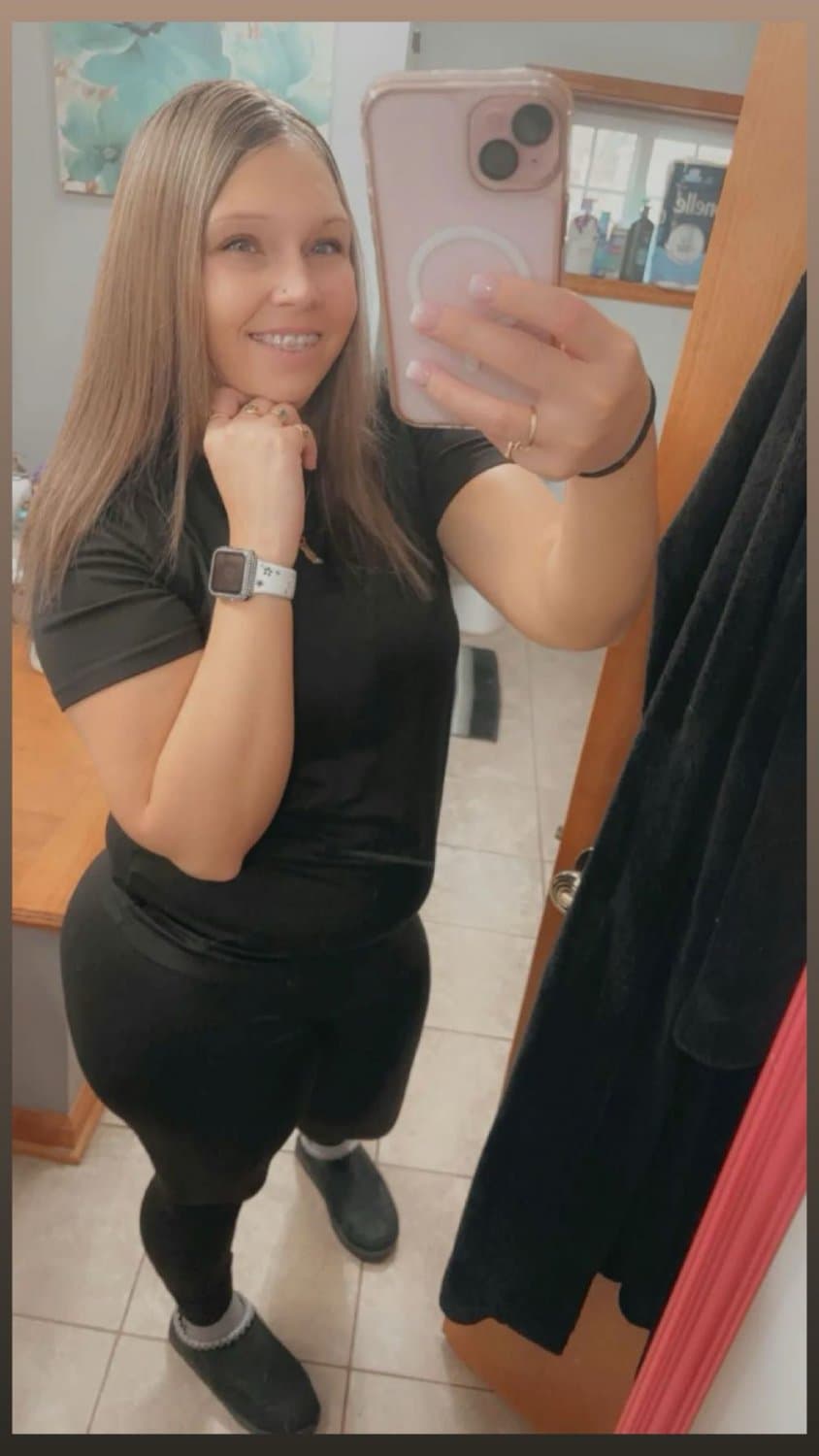 This white bitch got some GOOD WET PHAT PUSSY