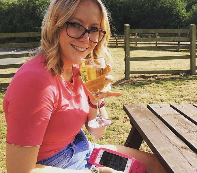 Blonde MILF Sarah Jayne’s Selfies