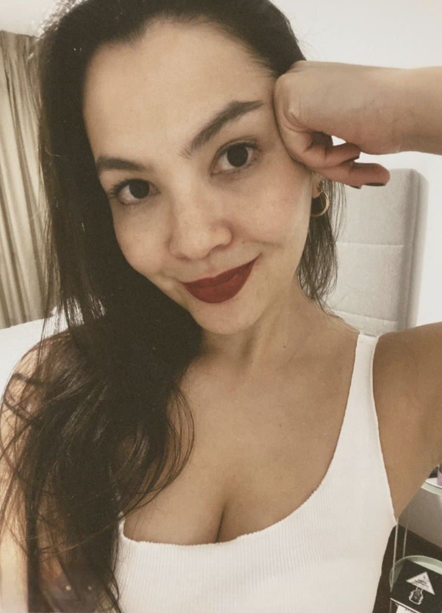 Hot Asian-latina with big boobs and amazing legs. Enjoy!