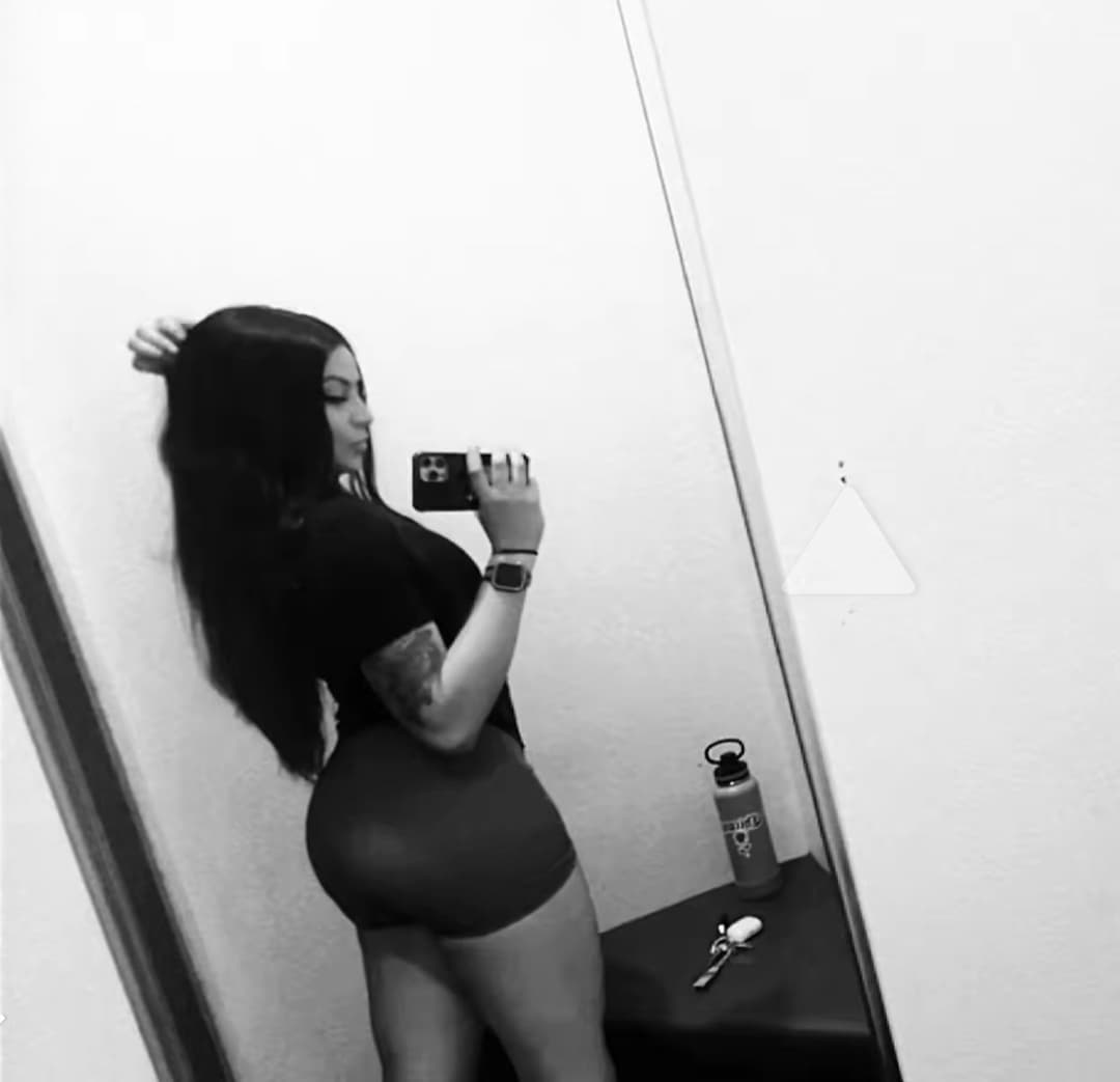 thick latina milf shows off her gains