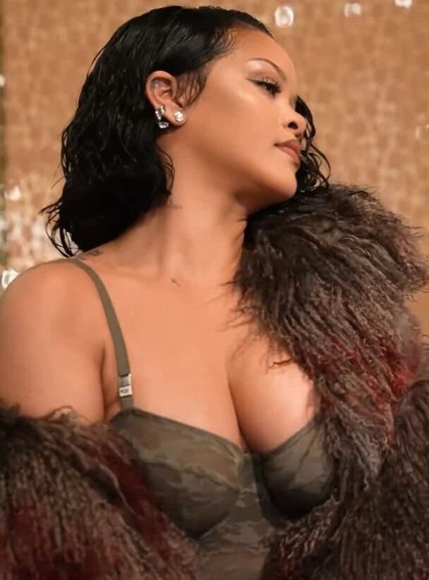 Rihanna Is Such A Beautiful Goddess Slut How Could You Not Resist A Edging Session ??