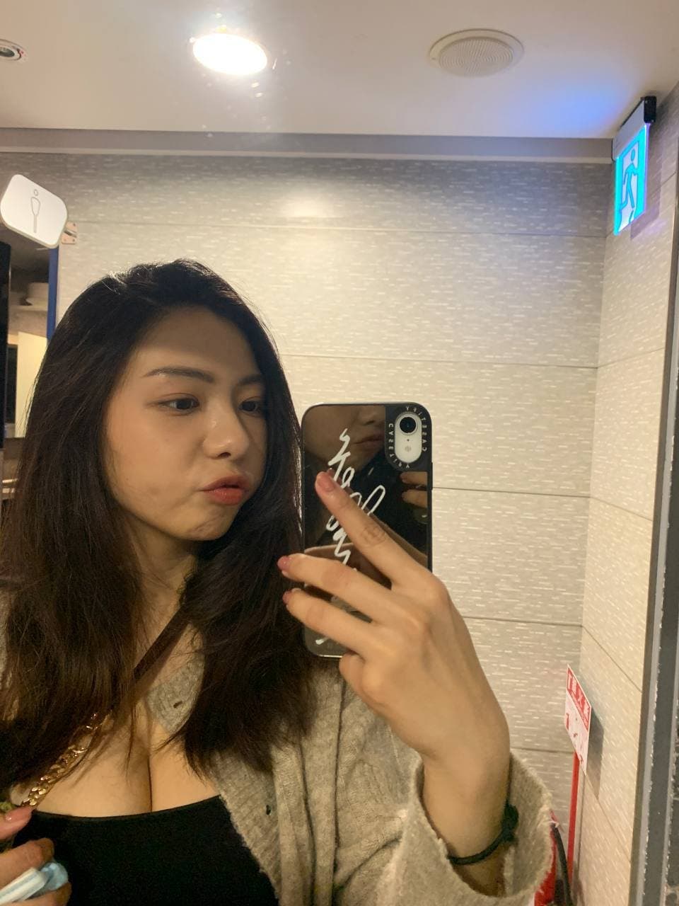 Click to view full size Taiwanese Flight Attendant with Big Breasts_Leaked